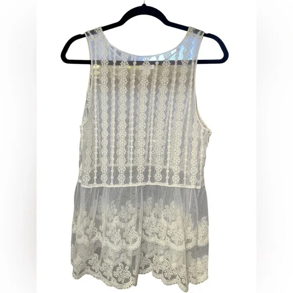 Xhilaration Lace Top - Picture 2 of 3